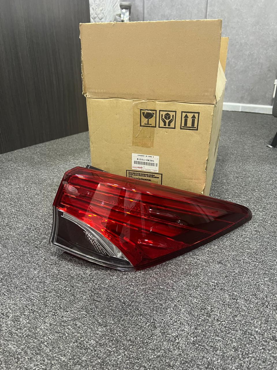 Toyota Genuine 81551-0K381 Lens & Body Rear Combination Lamp 81551-0K381 OEM